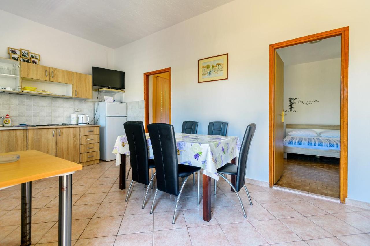 Apartmant Prosika Pag Town Exterior photo